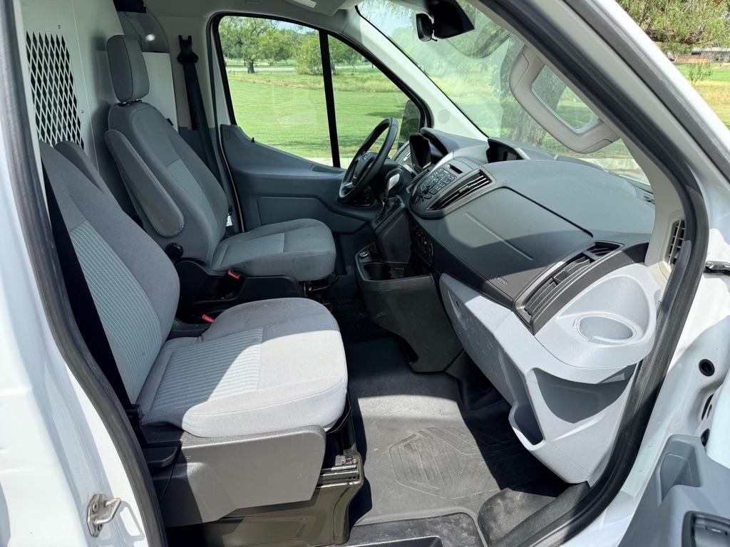 Ford Transit photo 13