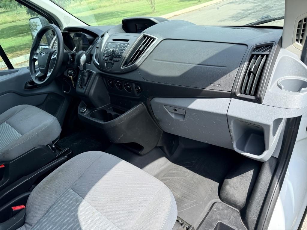 Ford Transit photo 14