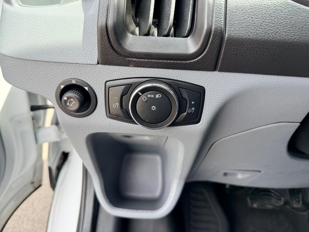 Ford Transit photo 15