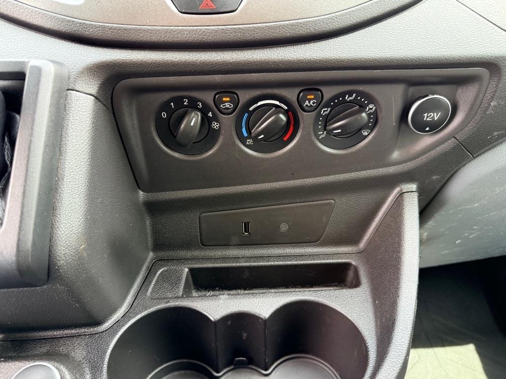 Ford Transit photo 18