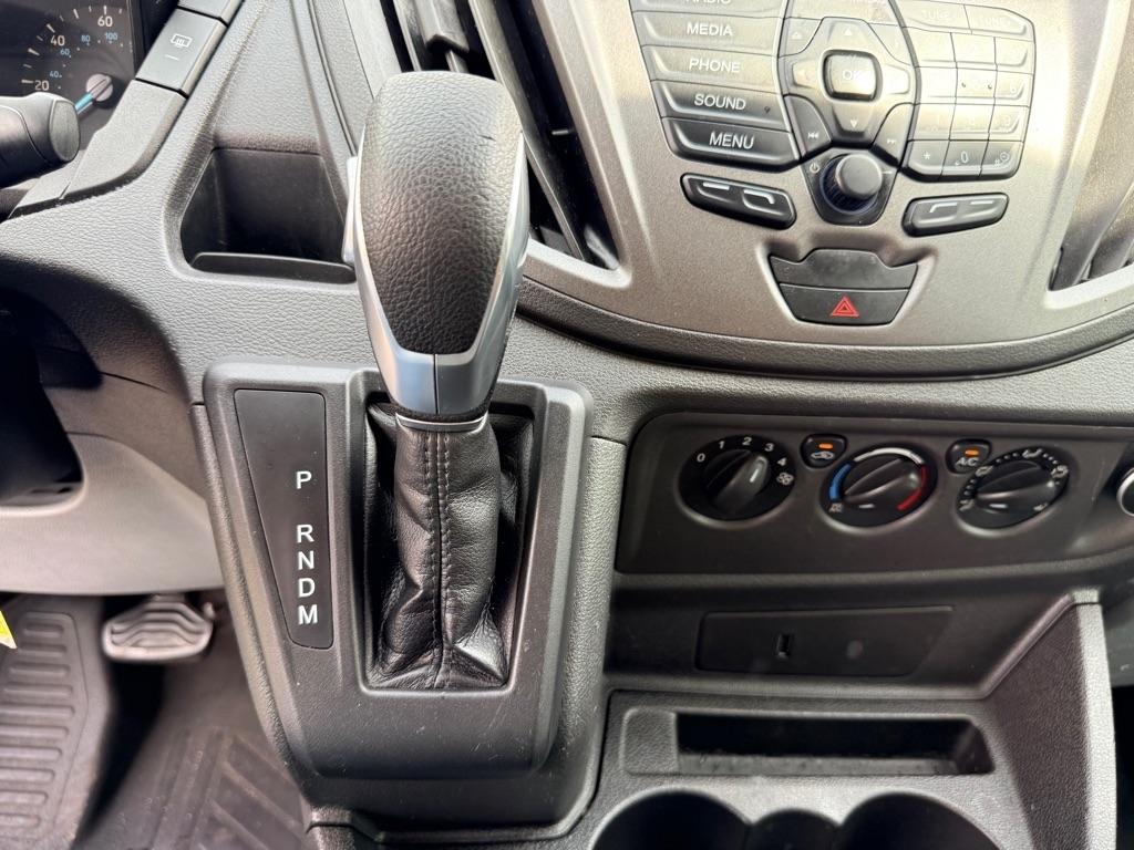 Ford Transit photo 19