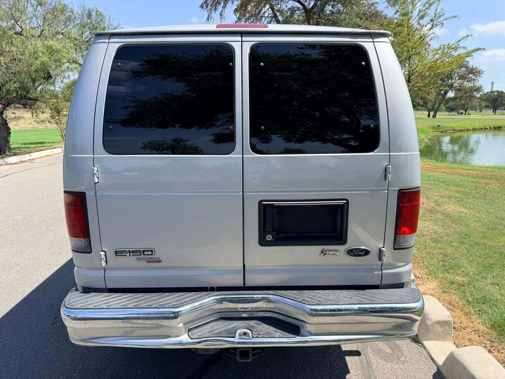 Ford Econoline photo 6