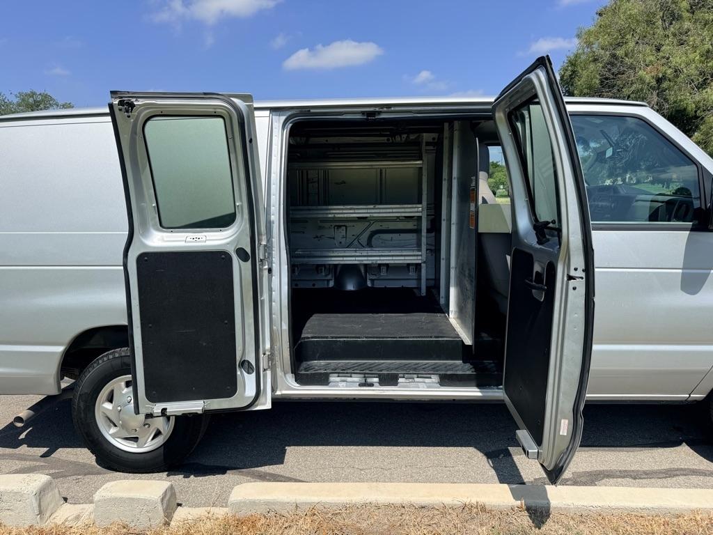 Ford Econoline photo 11