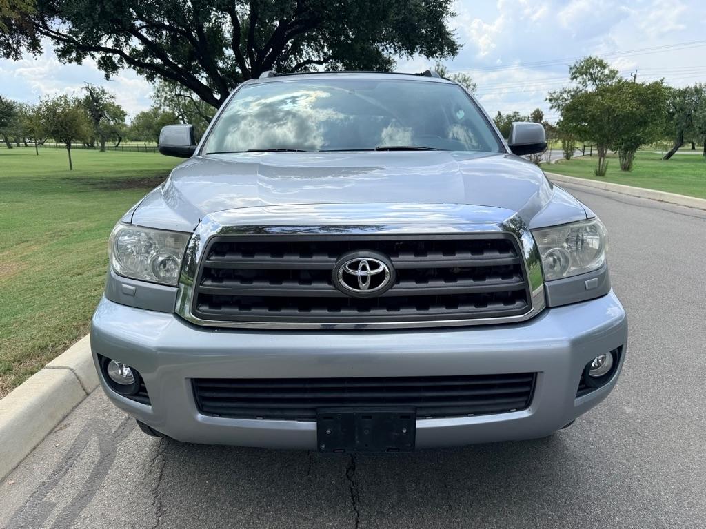Toyota Sequoia photo 2
