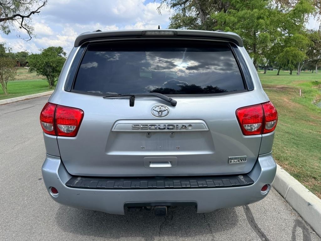Toyota Sequoia photo 6
