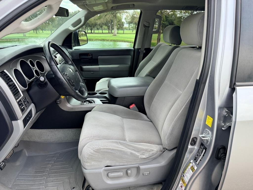 Toyota Sequoia photo 9