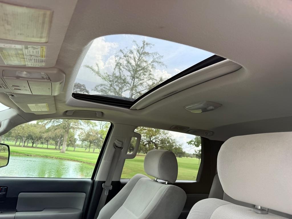 Toyota Sequoia photo 10