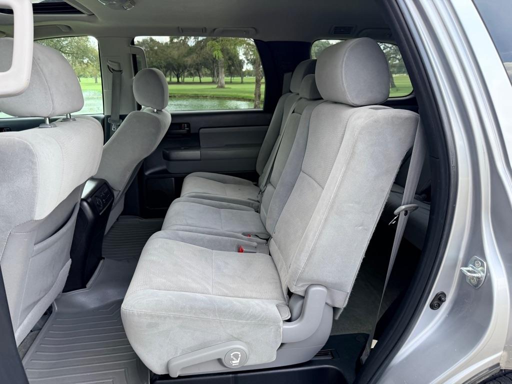 Toyota Sequoia photo 11