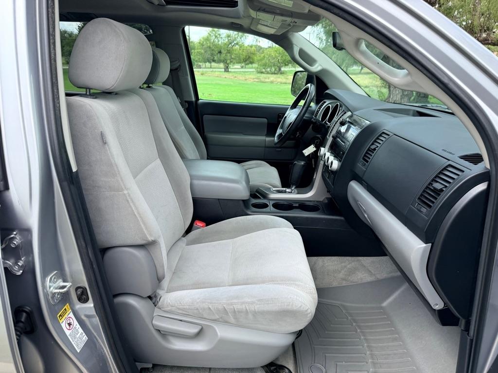 Toyota Sequoia photo 13
