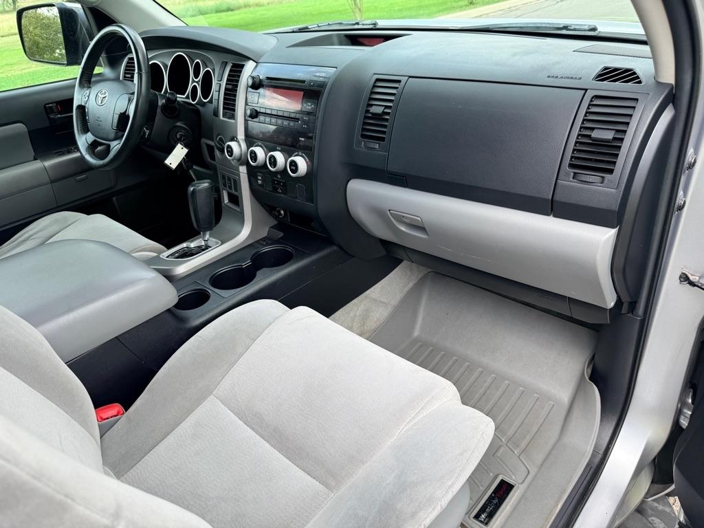 Toyota Sequoia photo 14