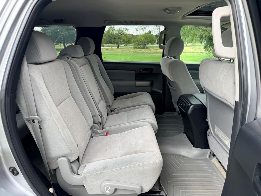 Toyota Sequoia photo 15