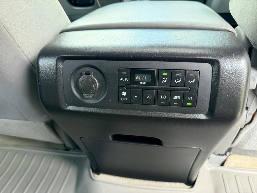 Toyota Sequoia photo 17