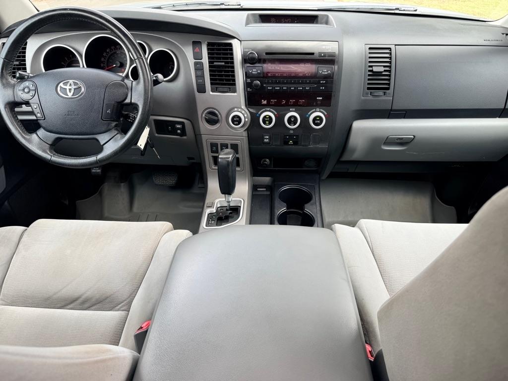 Toyota Sequoia photo 18