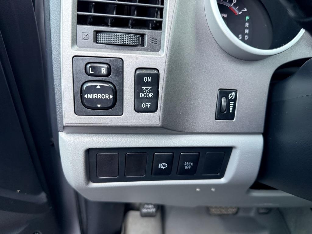 Toyota Sequoia photo 19