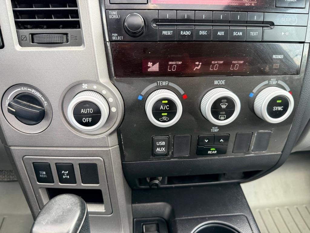 Toyota Sequoia photo 23