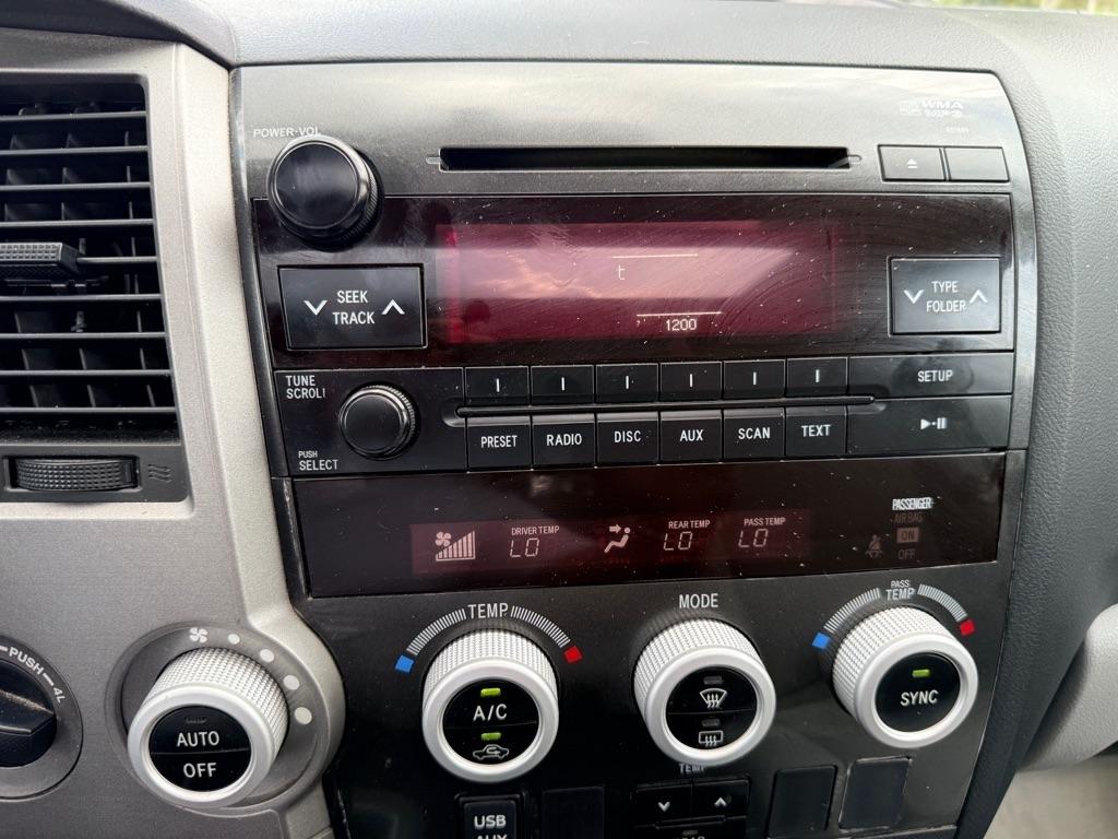Toyota Sequoia photo 24