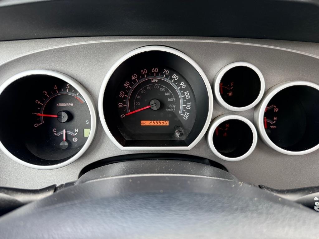 Toyota Sequoia photo 25