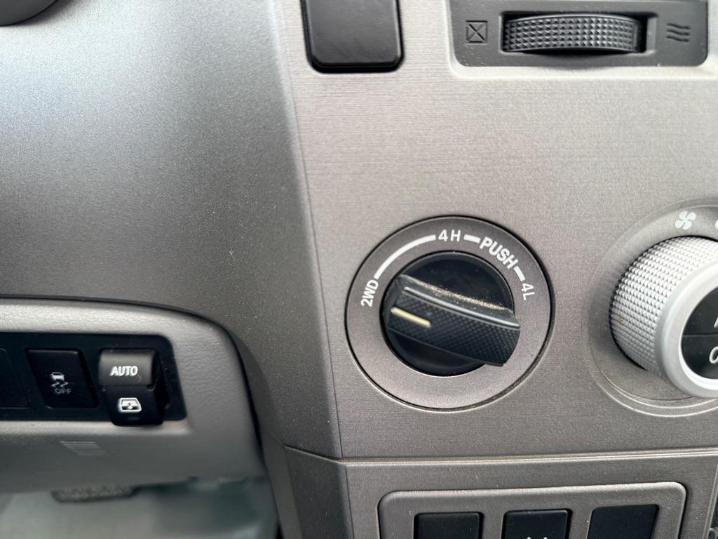 Toyota Sequoia photo 26