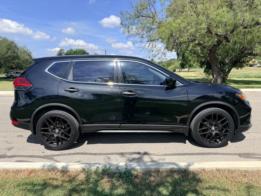 Nissan Rogue photo 8