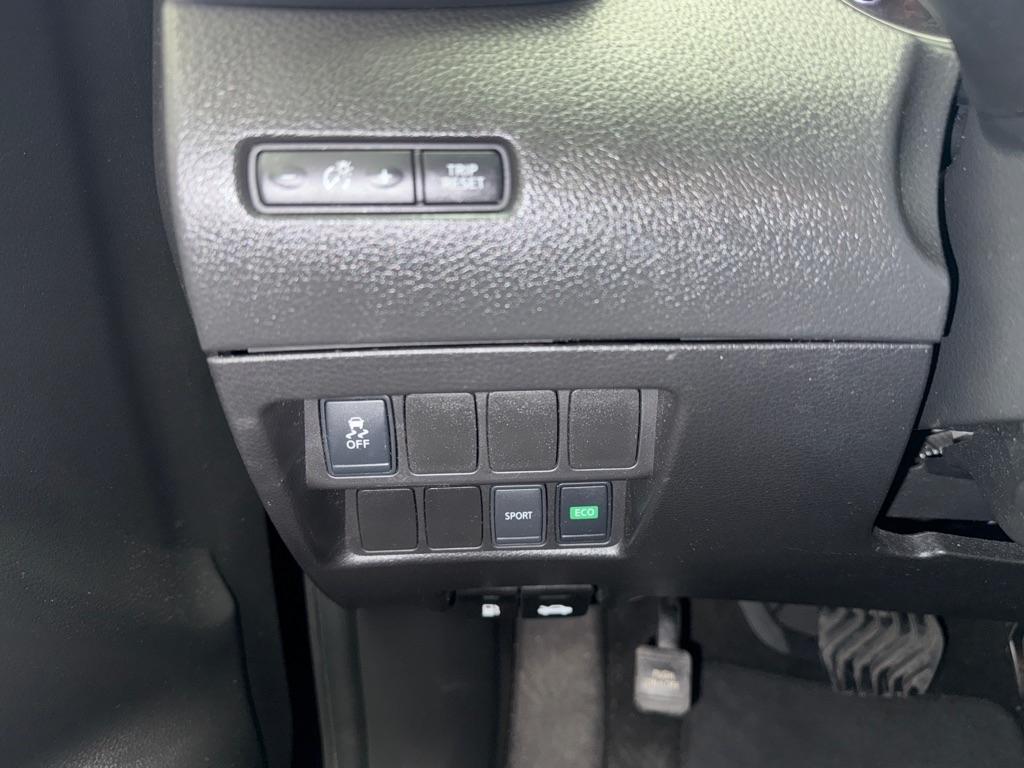 Nissan Rogue photo 14
