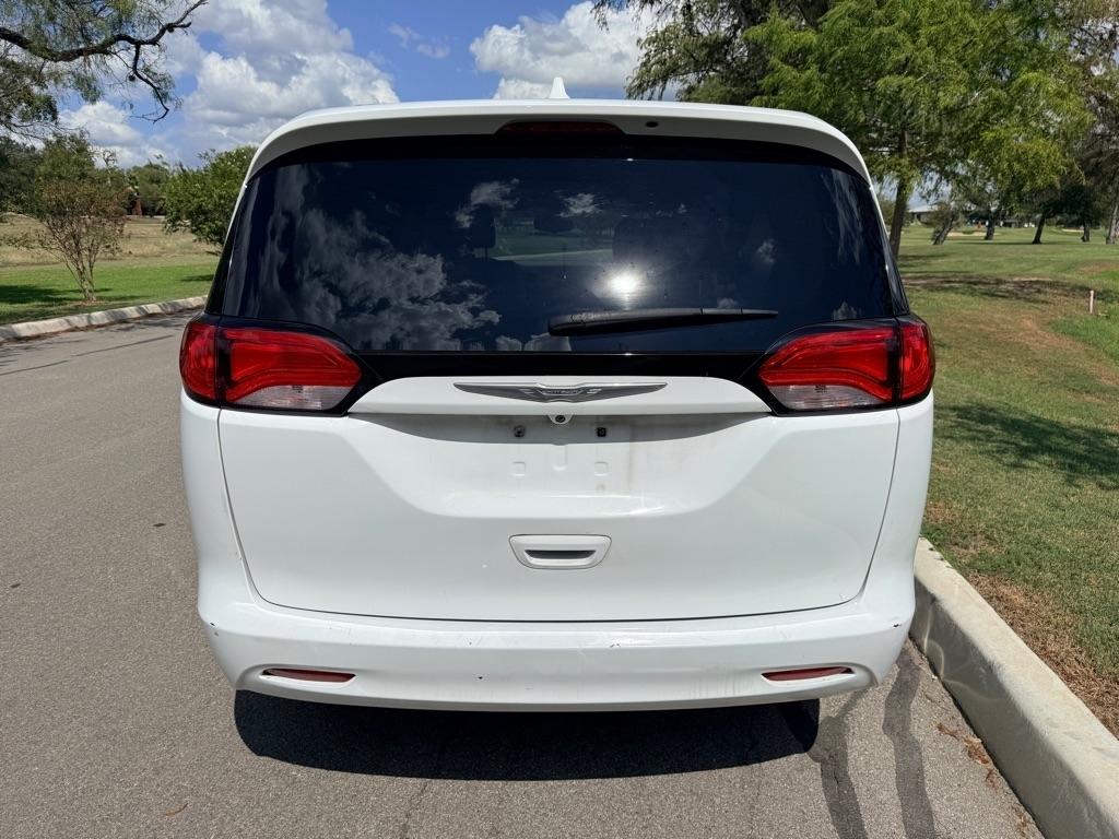 Chrysler Pacifica LX 2017