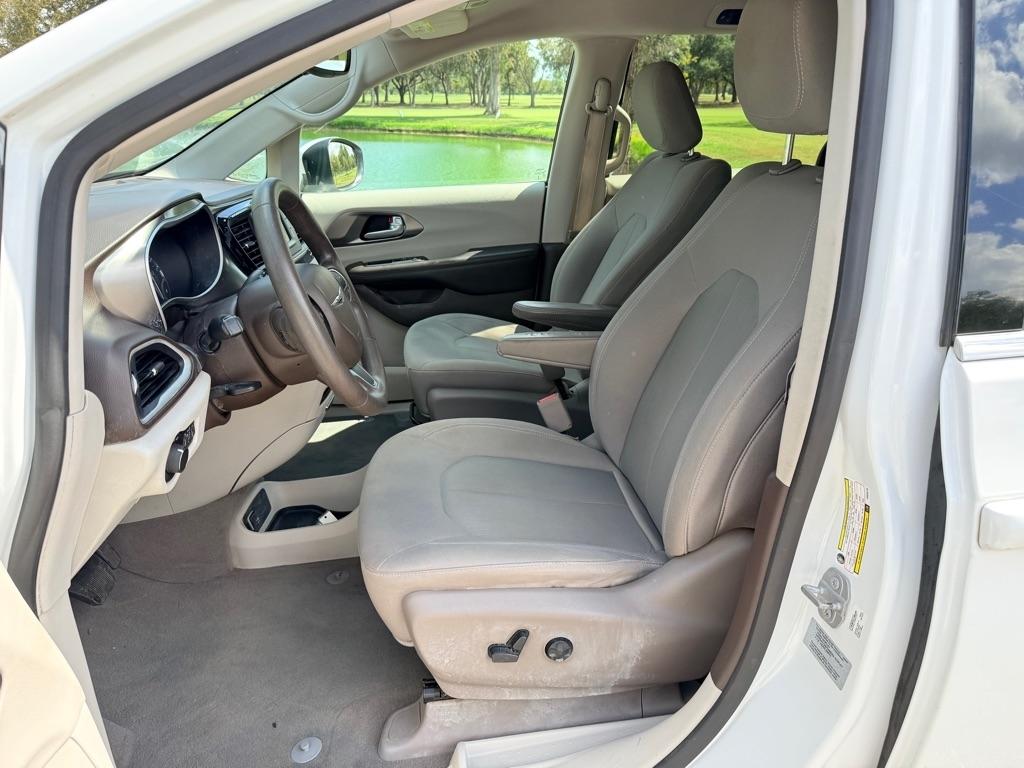 Chrysler Pacifica LX 2017
