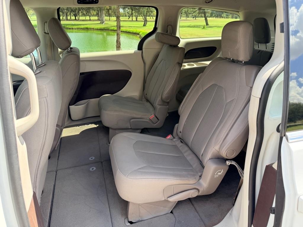 Chrysler Pacifica LX 2017