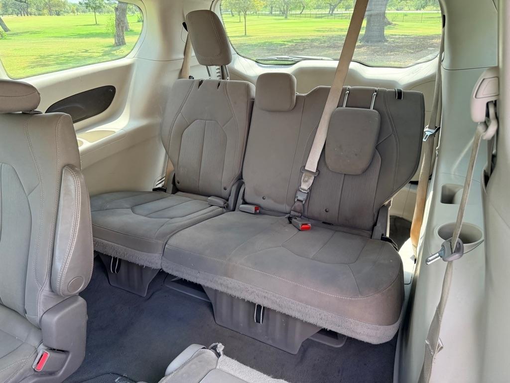 Chrysler Pacifica LX 2017