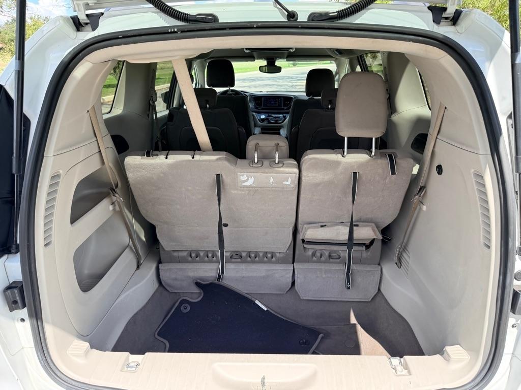 Chrysler Pacifica LX 2017