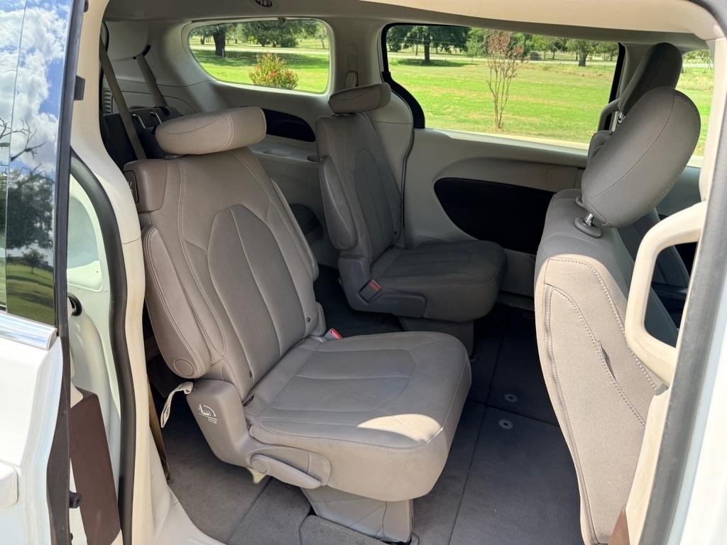 Chrysler Pacifica LX 2017
