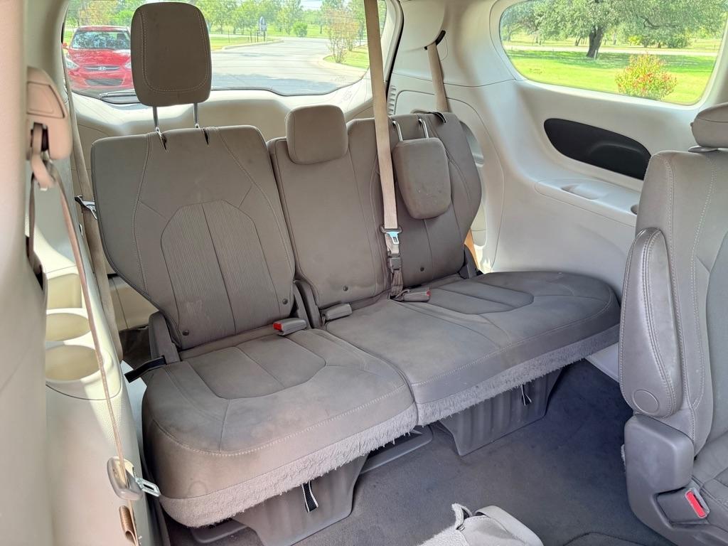Chrysler Pacifica LX 2017