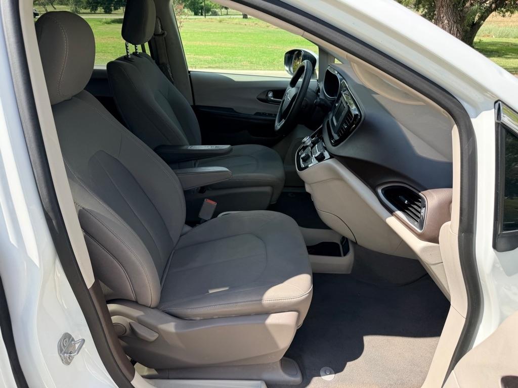 Chrysler Pacifica LX 2017