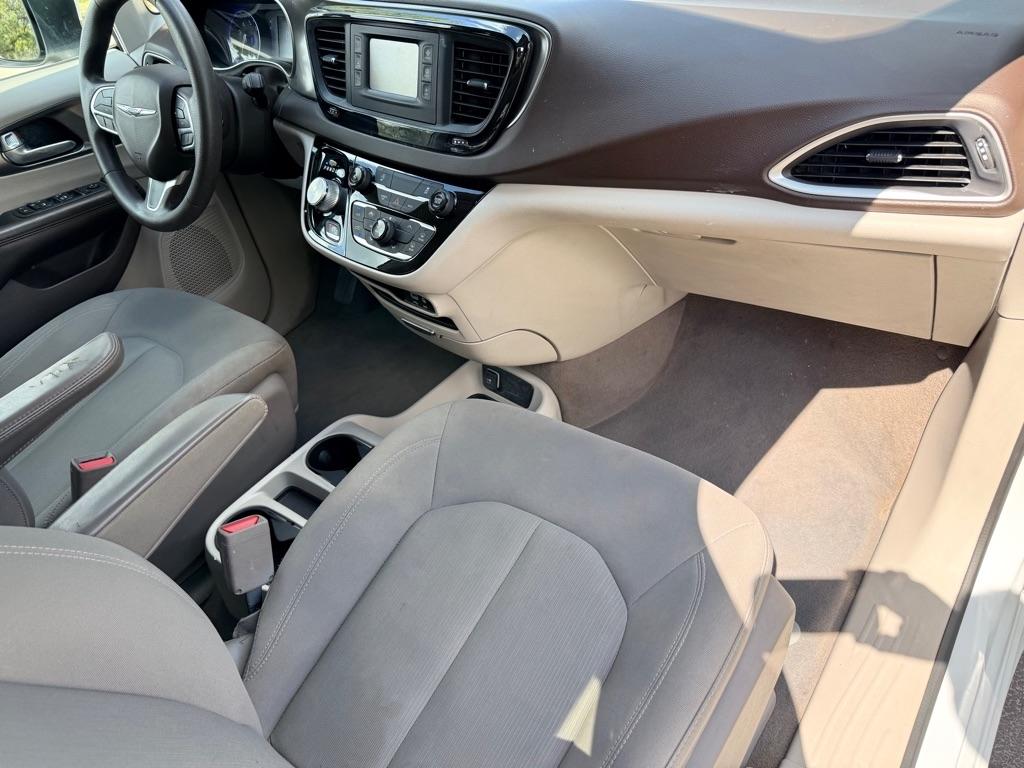 Chrysler Pacifica LX 2017