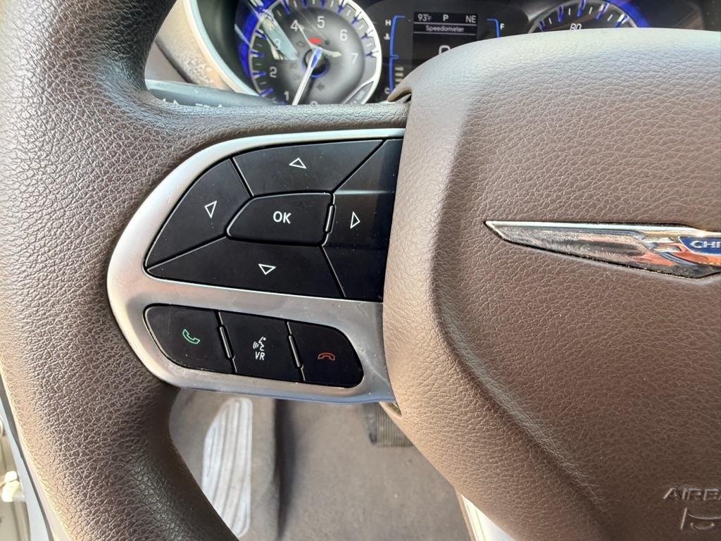 Chrysler Pacifica LX 2017
