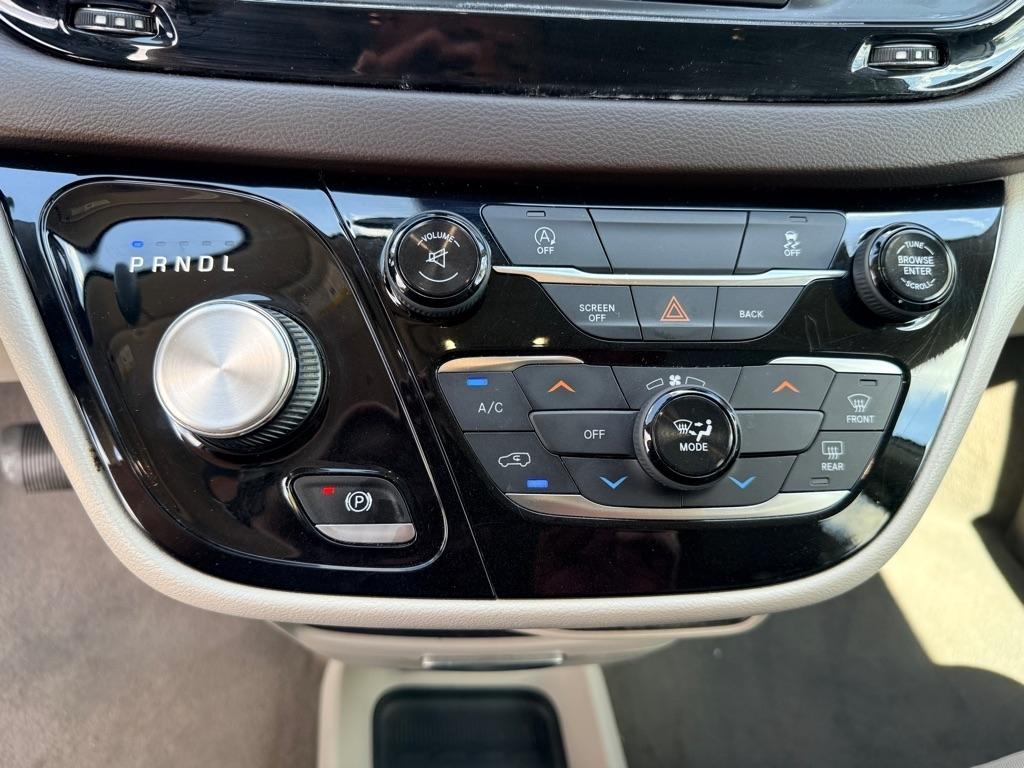 Chrysler Pacifica LX 2017