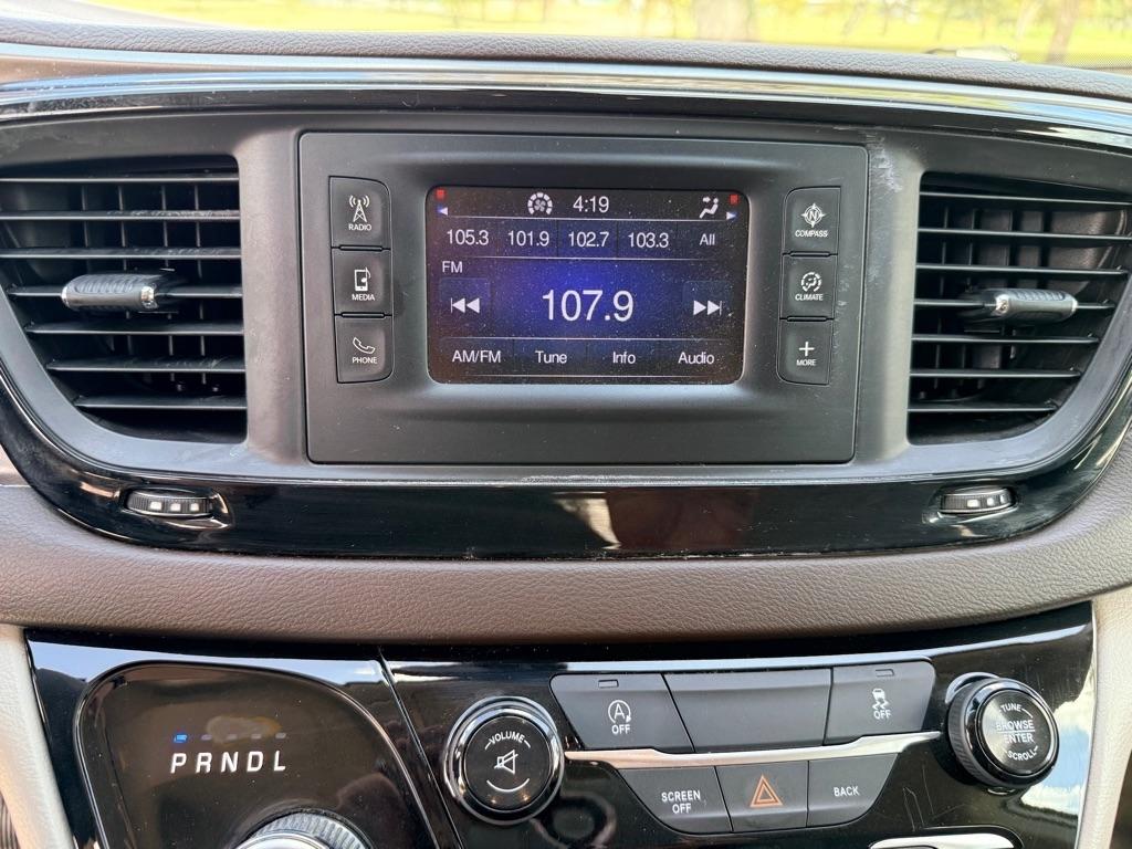 Chrysler Pacifica LX 2017
