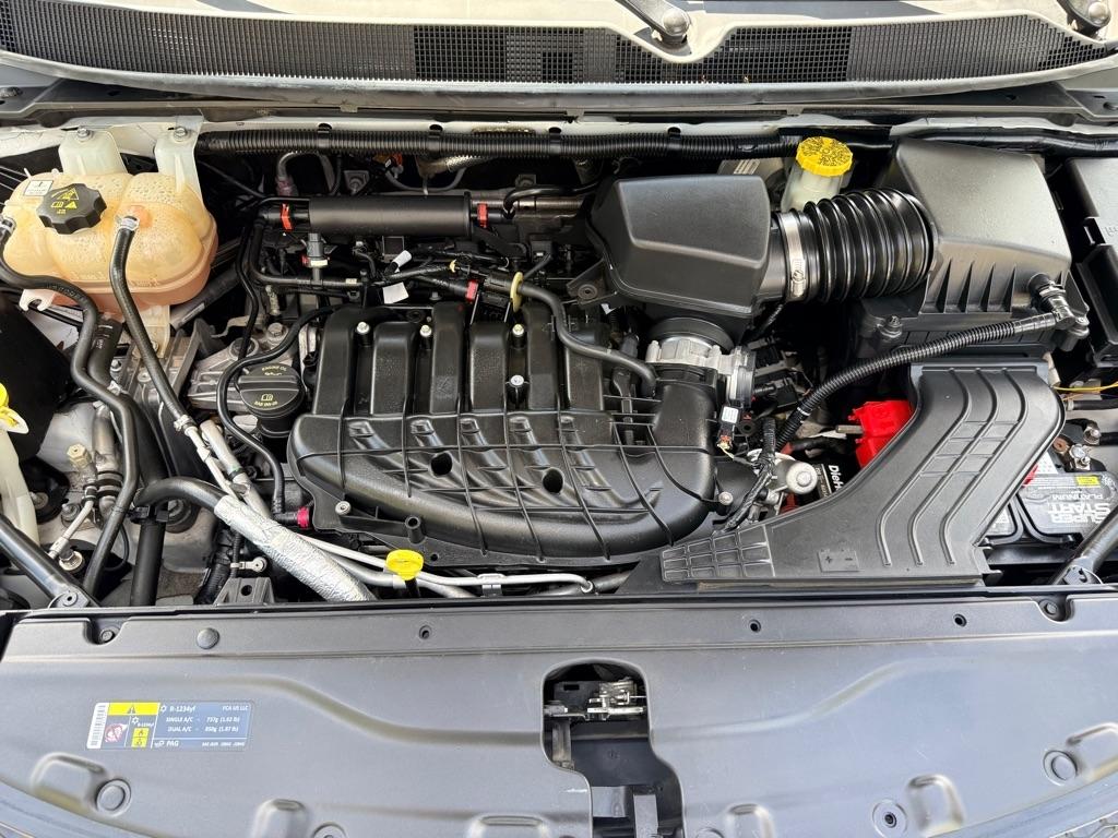Chrysler Pacifica LX 2017