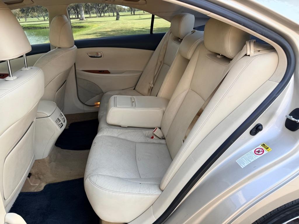 Lexus ES 350  2011