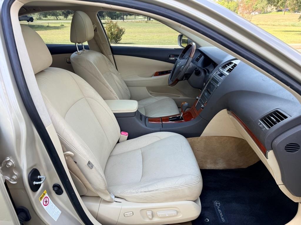 Lexus ES 350  2011