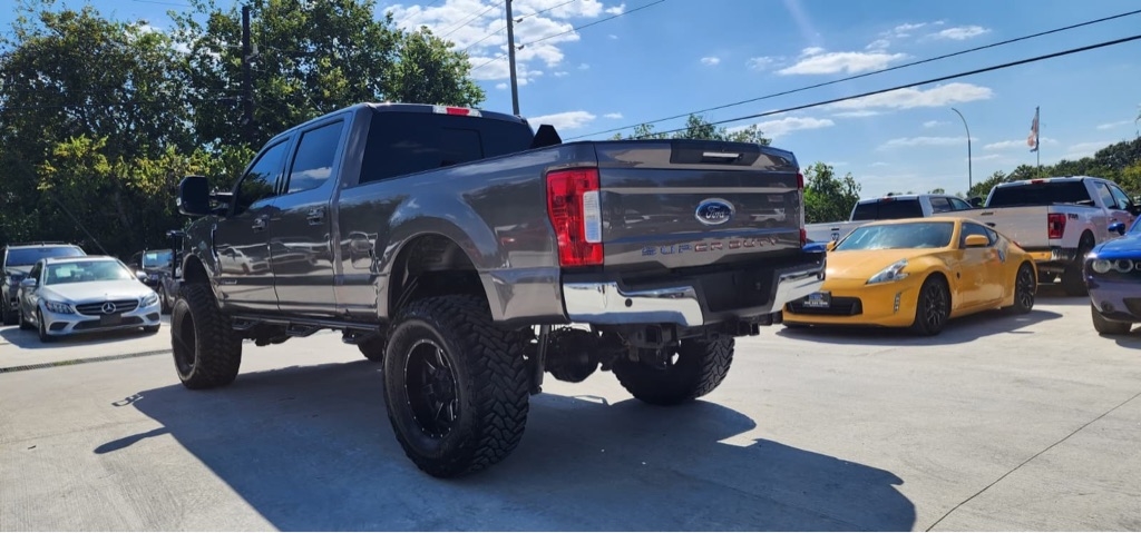 Ford F-250 SD Lariat Crew Cab 4WD 2019 Ford F-250 SD Lariat Crew Cab 4WD 2019