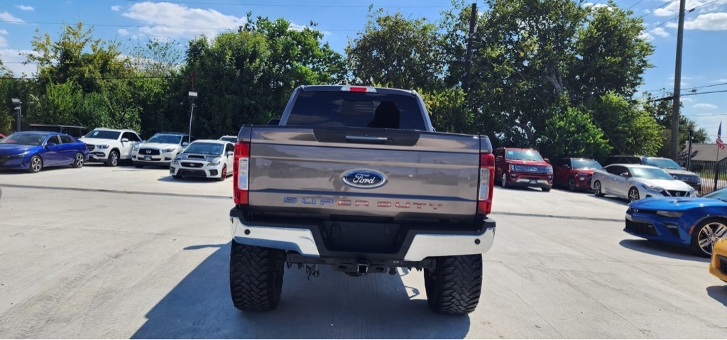 Ford F-250 SD Lariat Crew Cab 4WD 2019 Ford F-250 SD Lariat Crew Cab 4WD 2019