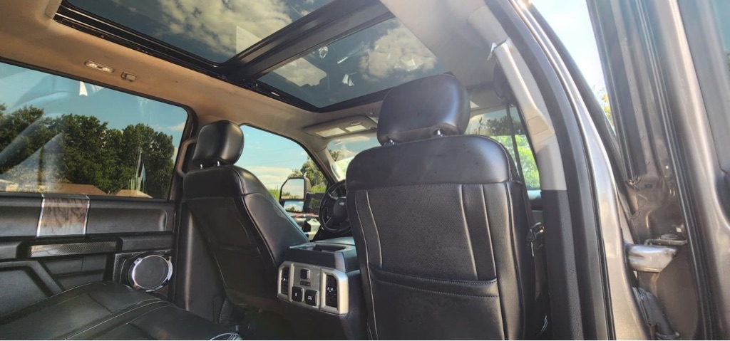 Ford F-250 SD Lariat Crew Cab 4WD 2019 Ford F-250 SD Lariat Crew Cab 4WD 2019