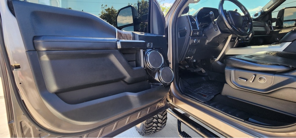 Ford F-250 SD Lariat Crew Cab 4WD 2019 Ford F-250 SD Lariat Crew Cab 4WD 2019