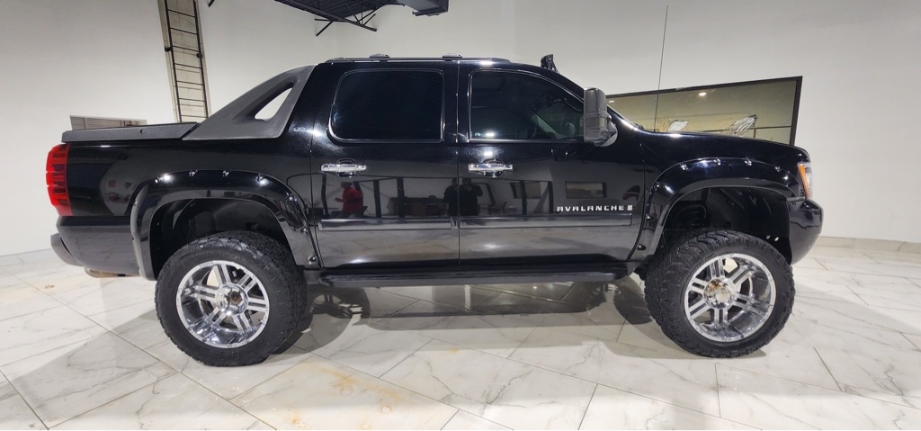 Chevrolet Avalanche LS 4WD 2008