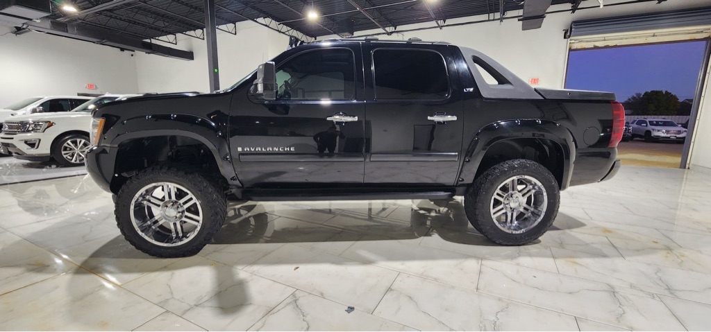 Chevrolet Avalanche LS 4WD 2008