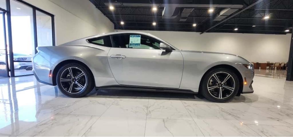 Ford Mustang EcoBoost Coupe 2024