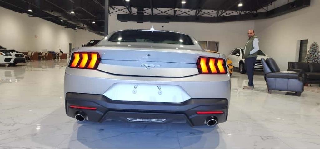 Ford Mustang EcoBoost Coupe 2024