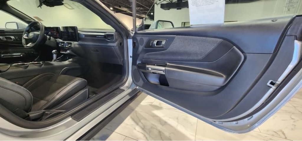 Ford Mustang EcoBoost Coupe 2024