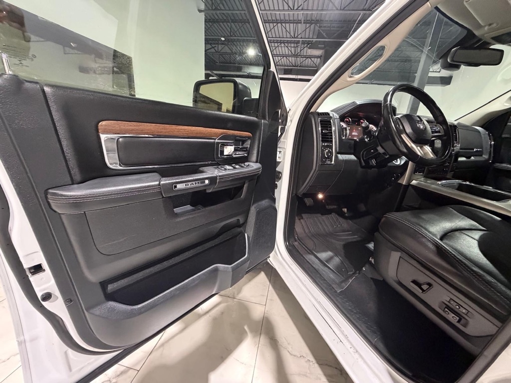 RAM 1500 Laramie Crew Cab SWB 4WD 2017