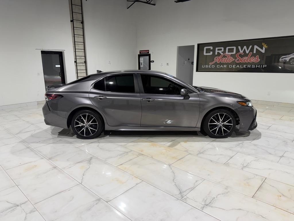 Toyota Camry SE 2021